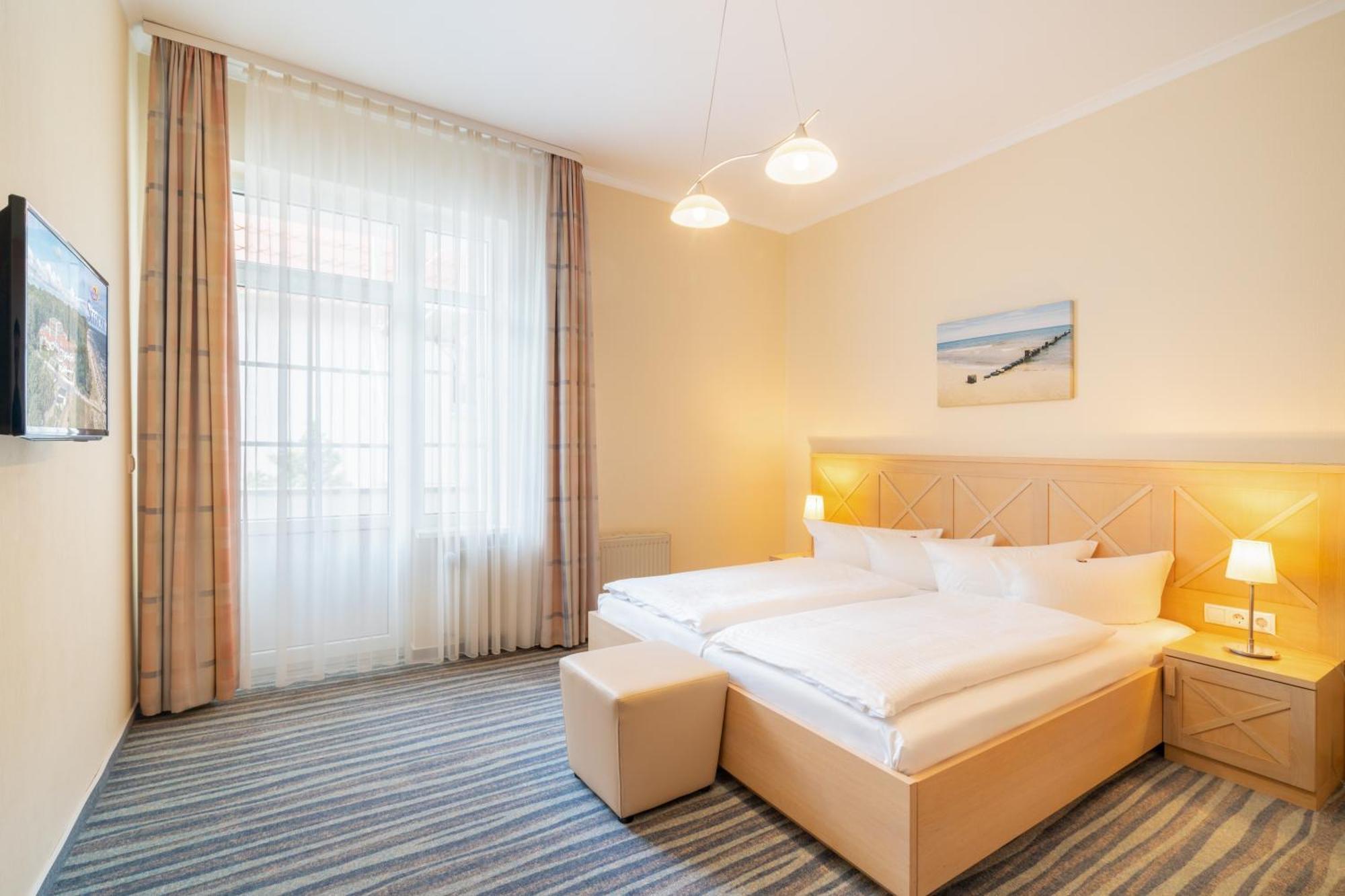 Strandhotel Seerose Kölpinsee Buitenkant foto