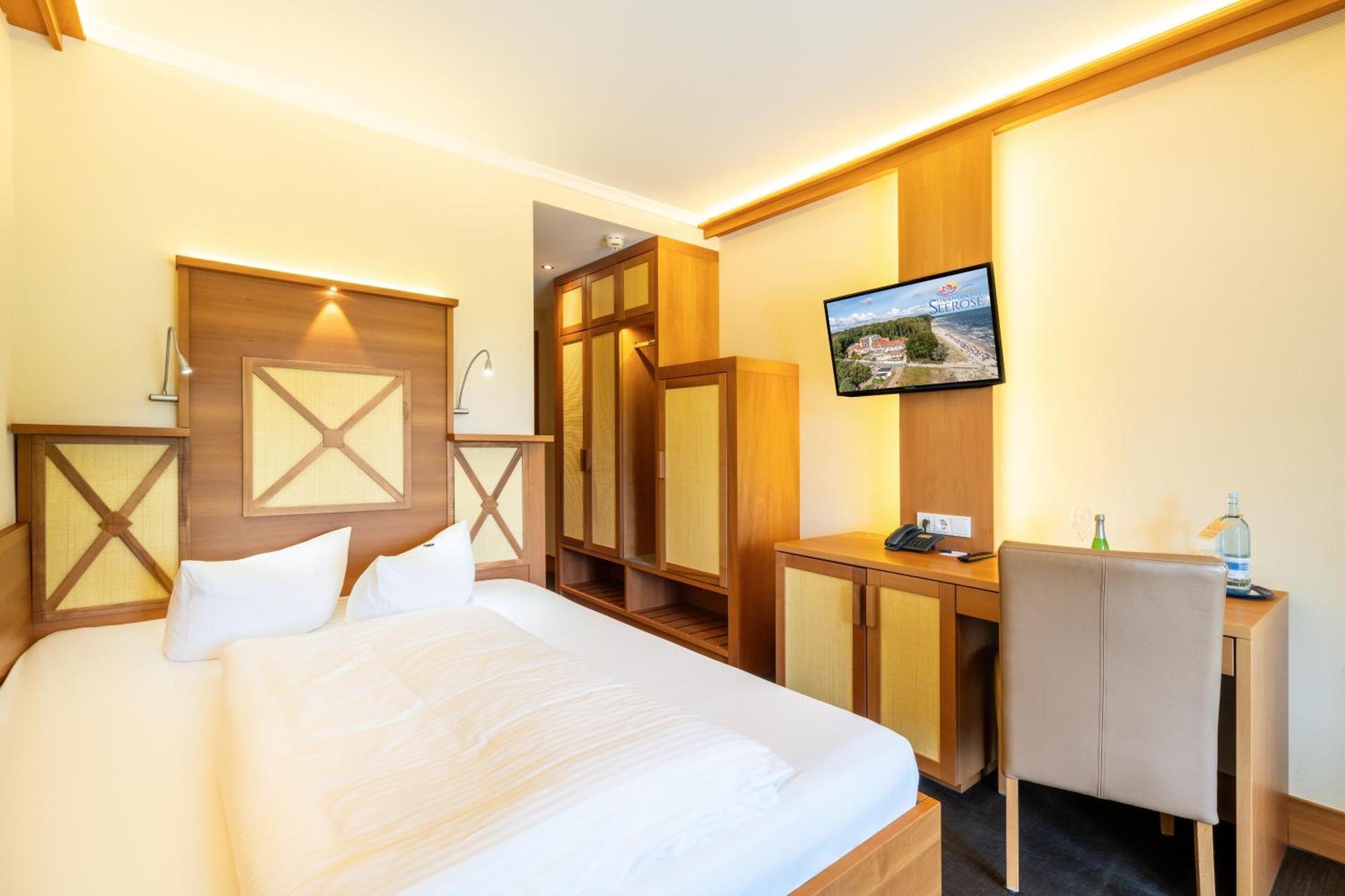 Strandhotel Seerose Kölpinsee Buitenkant foto
