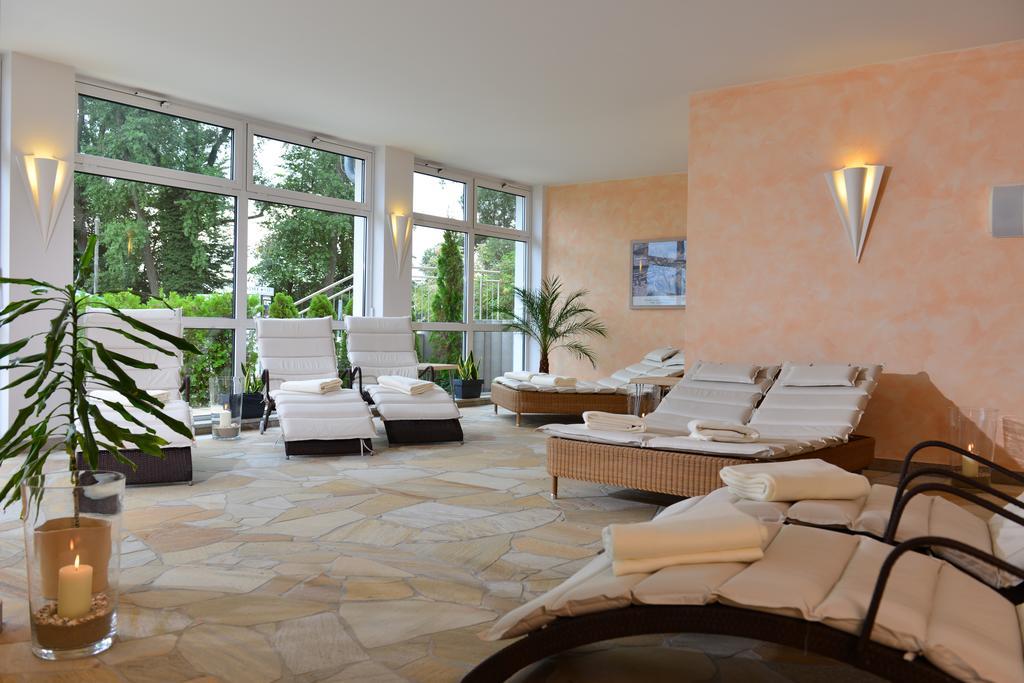 Strandhotel Seerose Kölpinsee Buitenkant foto