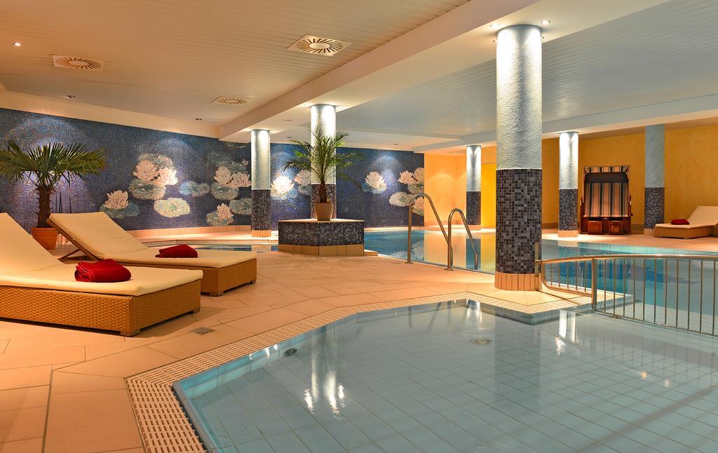 Strandhotel Seerose Kölpinsee Buitenkant foto